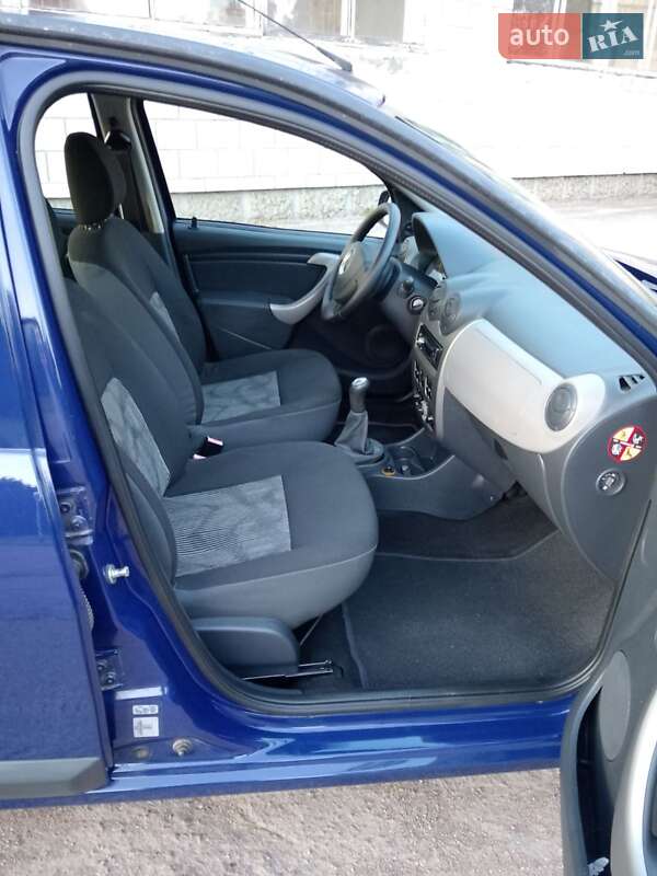 Хэтчбек Dacia Sandero 2009 в Конотопе