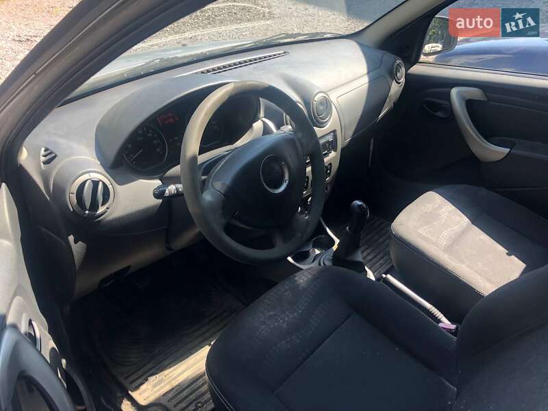 Хетчбек Dacia Sandero 2011 в Львові