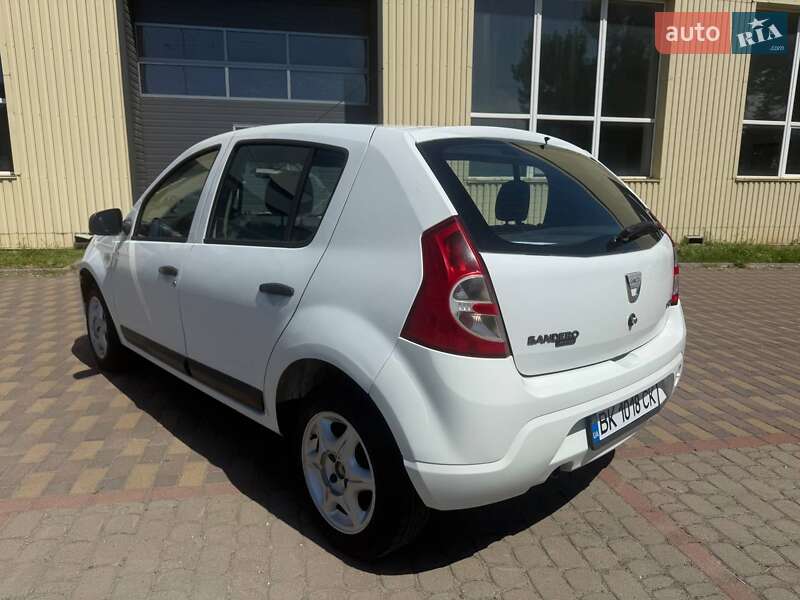Хэтчбек Dacia Sandero 2011 в Ровно
