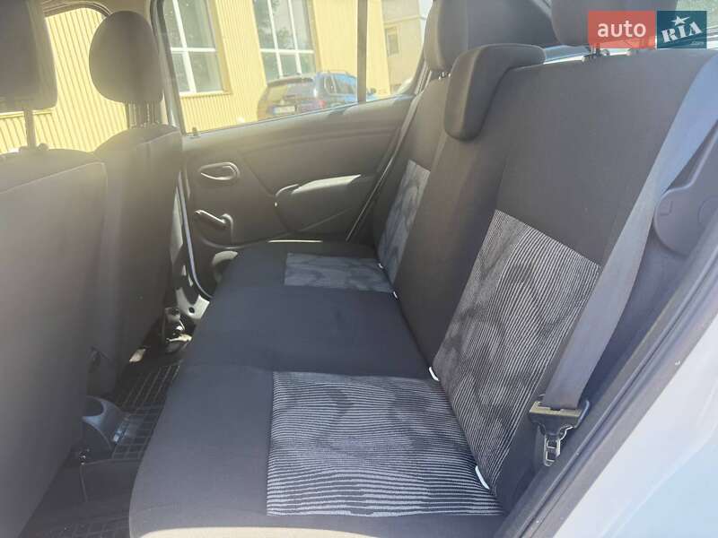 Хэтчбек Dacia Sandero 2011 в Ровно