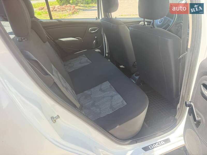 Хэтчбек Dacia Sandero 2011 в Ровно