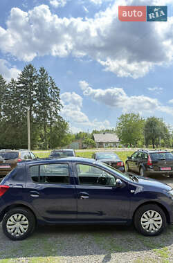 Хэтчбек Dacia Sandero 2015 в 
