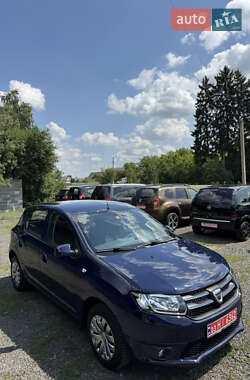 Хэтчбек Dacia Sandero 2015 в 
