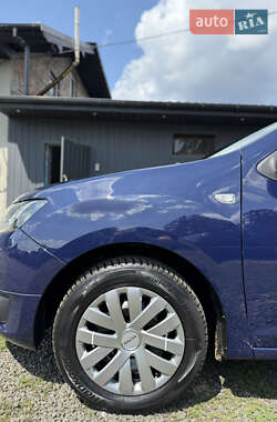 Хэтчбек Dacia Sandero 2015 в 
