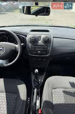 Хэтчбек Dacia Sandero 2015 в 