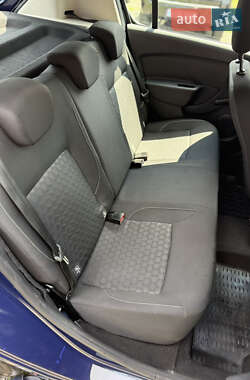 Хэтчбек Dacia Sandero 2015 в 