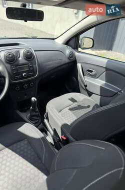Хэтчбек Dacia Sandero 2015 в 