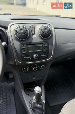 Хэтчбек Dacia Sandero 2015 в 