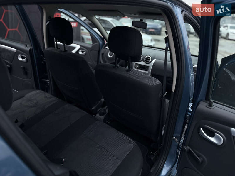 Хетчбек Dacia Sandero 2009 в Дніпрі