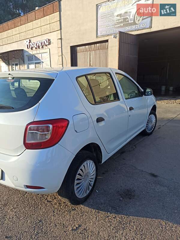 Хэтчбек Dacia Sandero 2013 в Глухове
