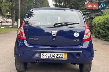 Хэтчбек Dacia Sandero 2010 в 