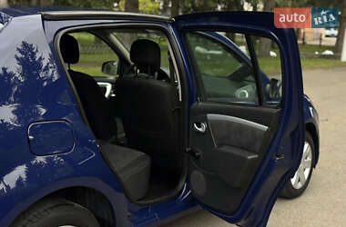 Хэтчбек Dacia Sandero 2010 в 