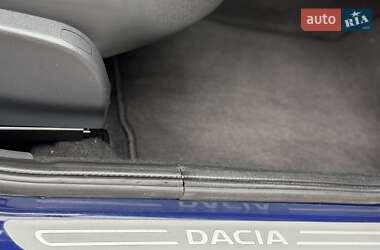 Хэтчбек Dacia Sandero 2010 в 