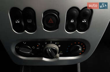 Хэтчбек Dacia Sandero 2010 в 