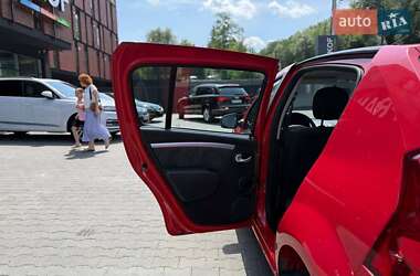 Хэтчбек Dacia Sandero 2010 в 