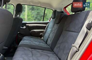 Хэтчбек Dacia Sandero 2010 в 