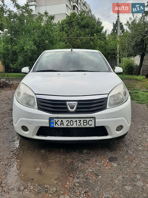 Хэтчбек Dacia Sandero 2012 в Харькове