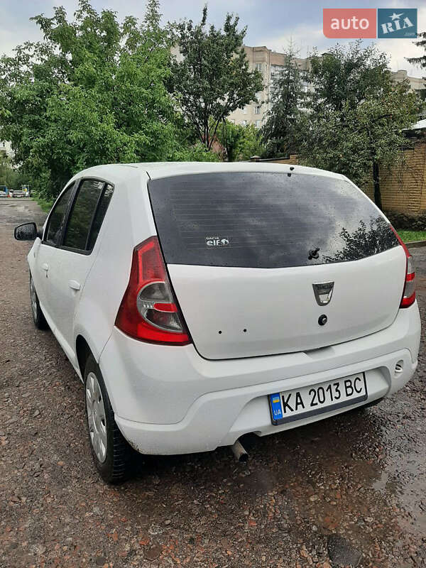 Хэтчбек Dacia Sandero 2012 в Харькове