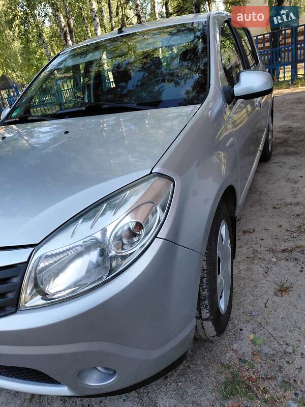 Хетчбек Dacia Sandero 2008 в Охтирці
