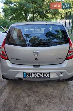 Хэтчбек Dacia Sandero 2008 в 