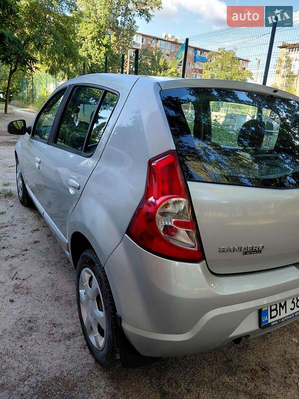 Хетчбек Dacia Sandero 2008 в Охтирці