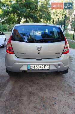 Хэтчбек Dacia Sandero 2008 в 