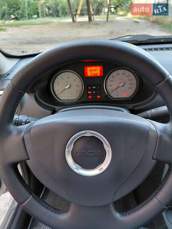 Хетчбек Dacia Sandero 2008 в Охтирці