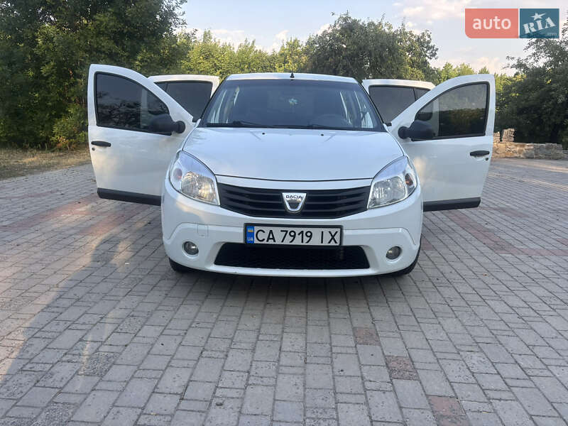 Хэтчбек Dacia Sandero 2012 в Христиновке