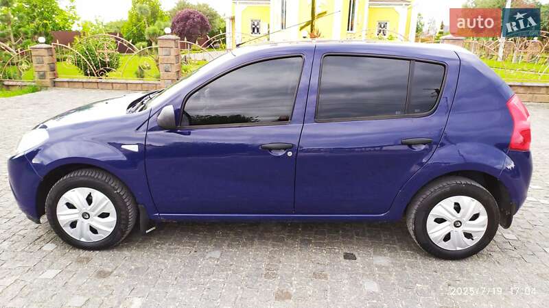Хэтчбек Dacia Sandero 2009 в Кременце
