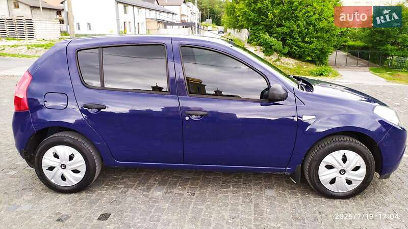 Хэтчбек Dacia Sandero 2009 в Кременце