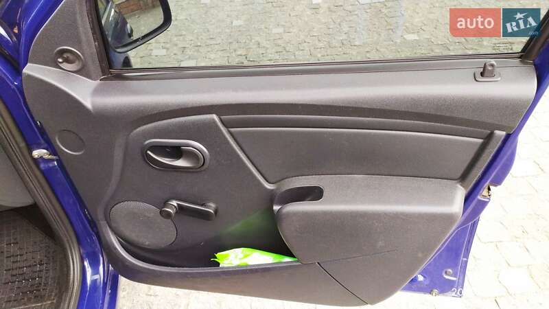 Хэтчбек Dacia Sandero 2009 в Кременце