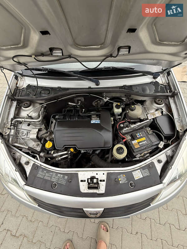 Хэтчбек Dacia Sandero 2009 в Черновцах