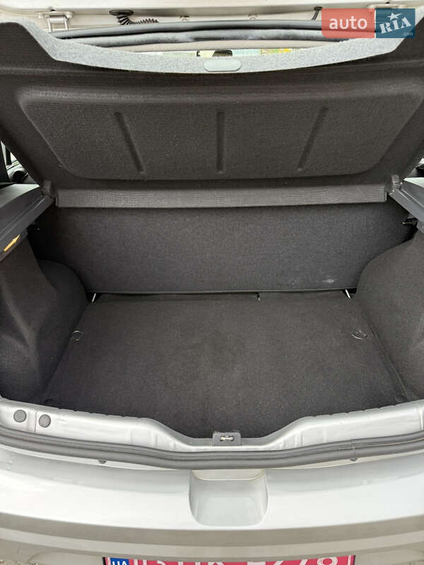 Хэтчбек Dacia Sandero 2009 в Черновцах