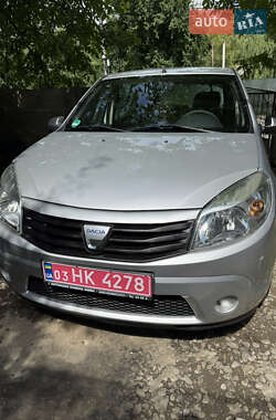 Хетчбек Dacia Sandero 2009 в Чернівцях