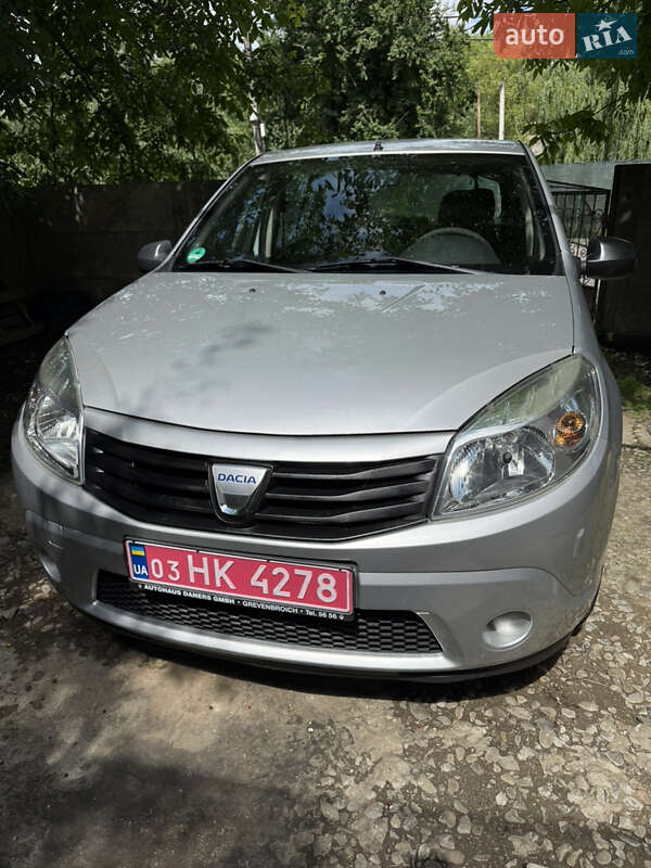 Хэтчбек Dacia Sandero 2009 в Черновцах