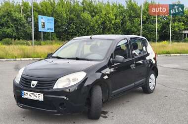 Хэтчбек Dacia Sandero 2010 в 