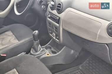 Хэтчбек Dacia Sandero 2010 в 