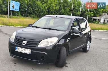 Хэтчбек Dacia Sandero 2010 в 