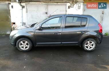 Хэтчбек Dacia Sandero 2010 в Львове