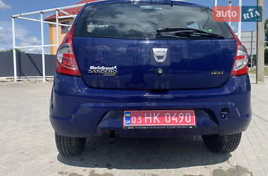 Хэтчбек Dacia Sandero 2009 в 