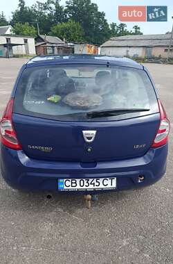 Хэтчбек Dacia Sandero 2009 в 