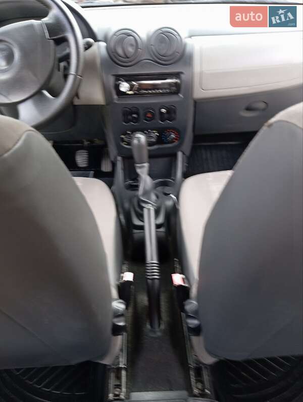 Хэтчбек Dacia Sandero 2009 в Бершади
