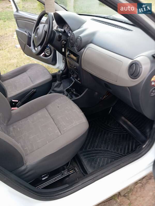 Хэтчбек Dacia Sandero 2009 в Бершади
