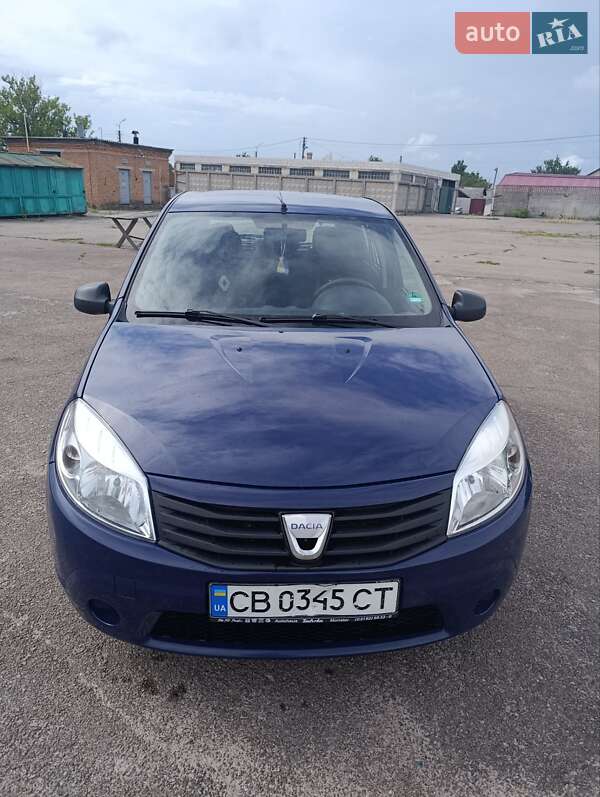 Хэтчбек Dacia Sandero 2009 в 