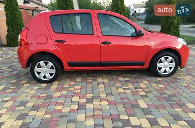Хетчбек Dacia Sandero 2009 в 