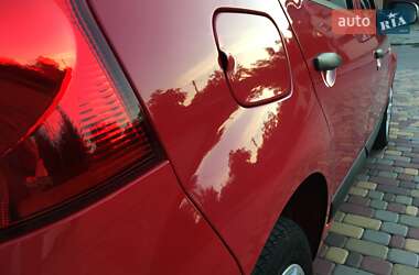 Хетчбек Dacia Sandero 2009 в 