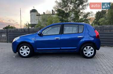 Хэтчбек Dacia Sandero 2009 в 