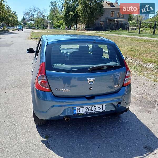 Хэтчбек Dacia Sandero 2008 в Харькове