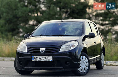 Хэтчбек Dacia Sandero 2010 в Мене