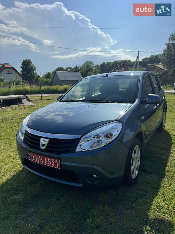 Хетчбек Dacia Sandero 2008 в Володимирі